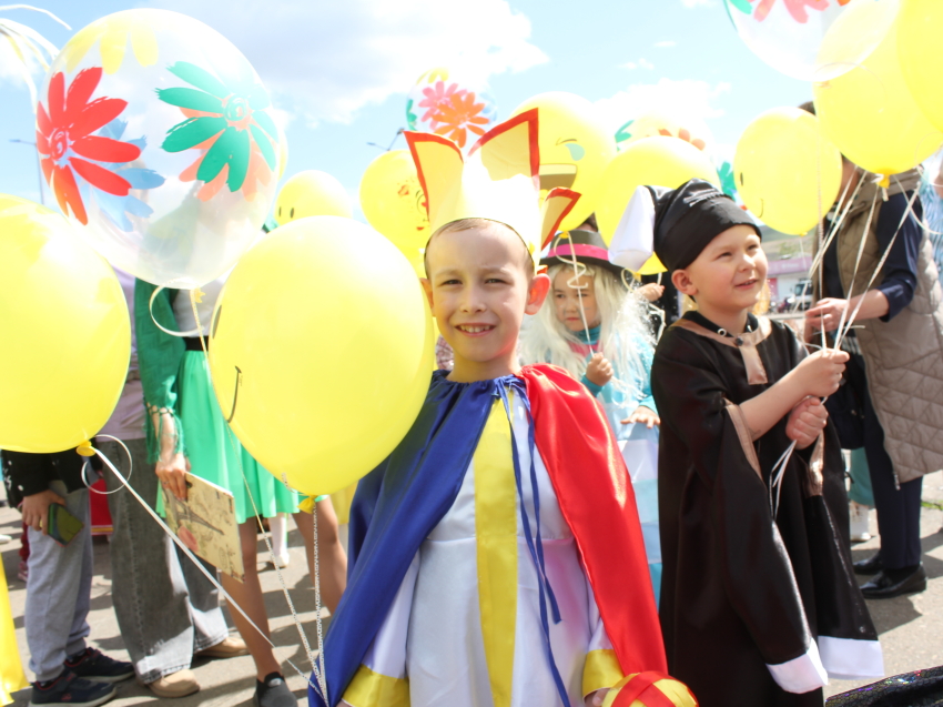 Парад колясок и рисунки на асфальте - день защиты детей отметили в районах Zабайкалья